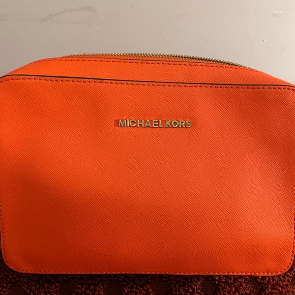 Authentic Michael Kors jet set large saffiano - Picture 7 of 7